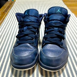 Navy Nike Air Jordan’s
